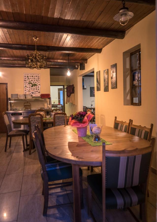 مبيت وإفطار Cugnasco Ristorante Del Ponte المظهر الخارجي الصورة